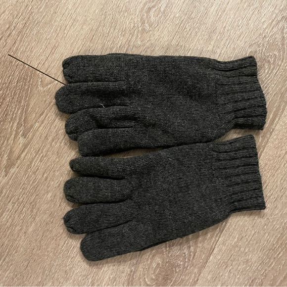 Men's Black Knit Gloves - Picture 1 of 2